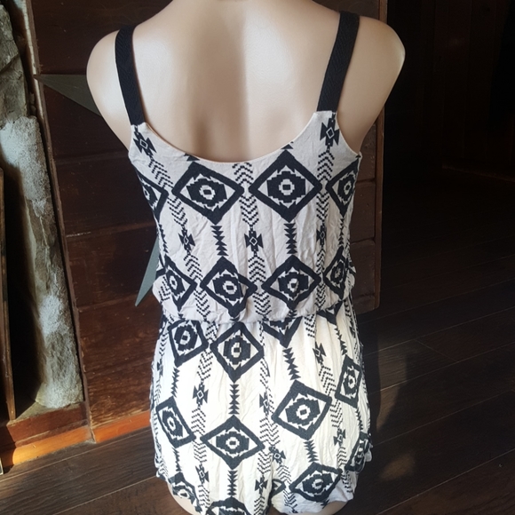 Very stylish romper! - Picture 2 of 2